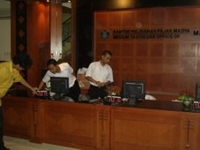 Pelatihan Penggunaan Mesin Antrian di KPP Madya Malang